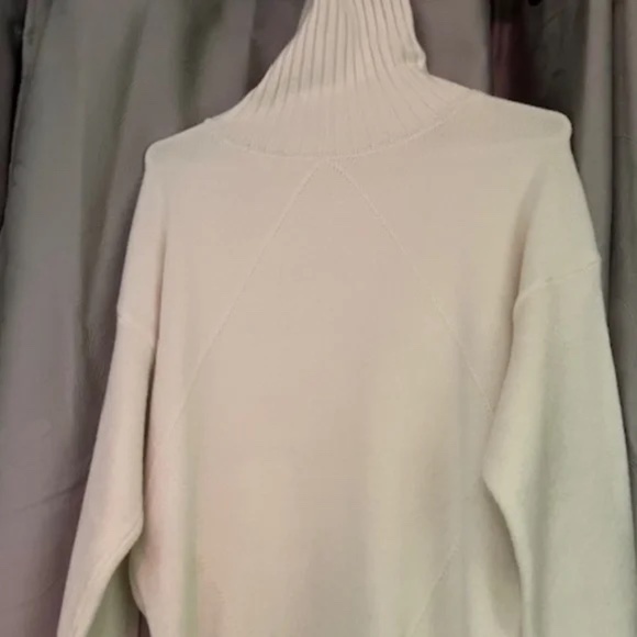 White wool blend Turtleneck - Picture 2 of 4